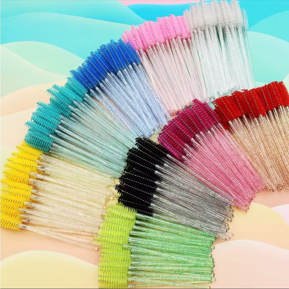 ⭐️ 25 pcs Multi-Colored Variety Disposable Brow/Lash Brushes⭐️